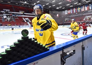 HELSINKI, FINLAND - DECEMBER 26: Sweden's Alexander Nylander #19 reaches for pucks before facing off against Team Switzerland during preliminary round action at the 2016 IIHF World Junior Championship. (Photo by Matt Zambonin/HHOF-IIHF Images)


