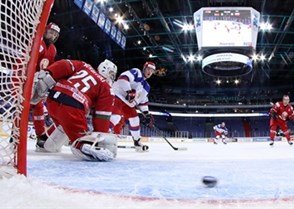 HELSINKI, FINLAND - DECEMBER 29: Russia's Yevgeni Svechnikov #7 watches this puck find the back of the net past Vladislav Verbitski #25 of Belarus during preliminary round action at the 2016 IIHF World Junior Championship. (Photo by Andre Ringuette/HHOF-IIHF Images)

